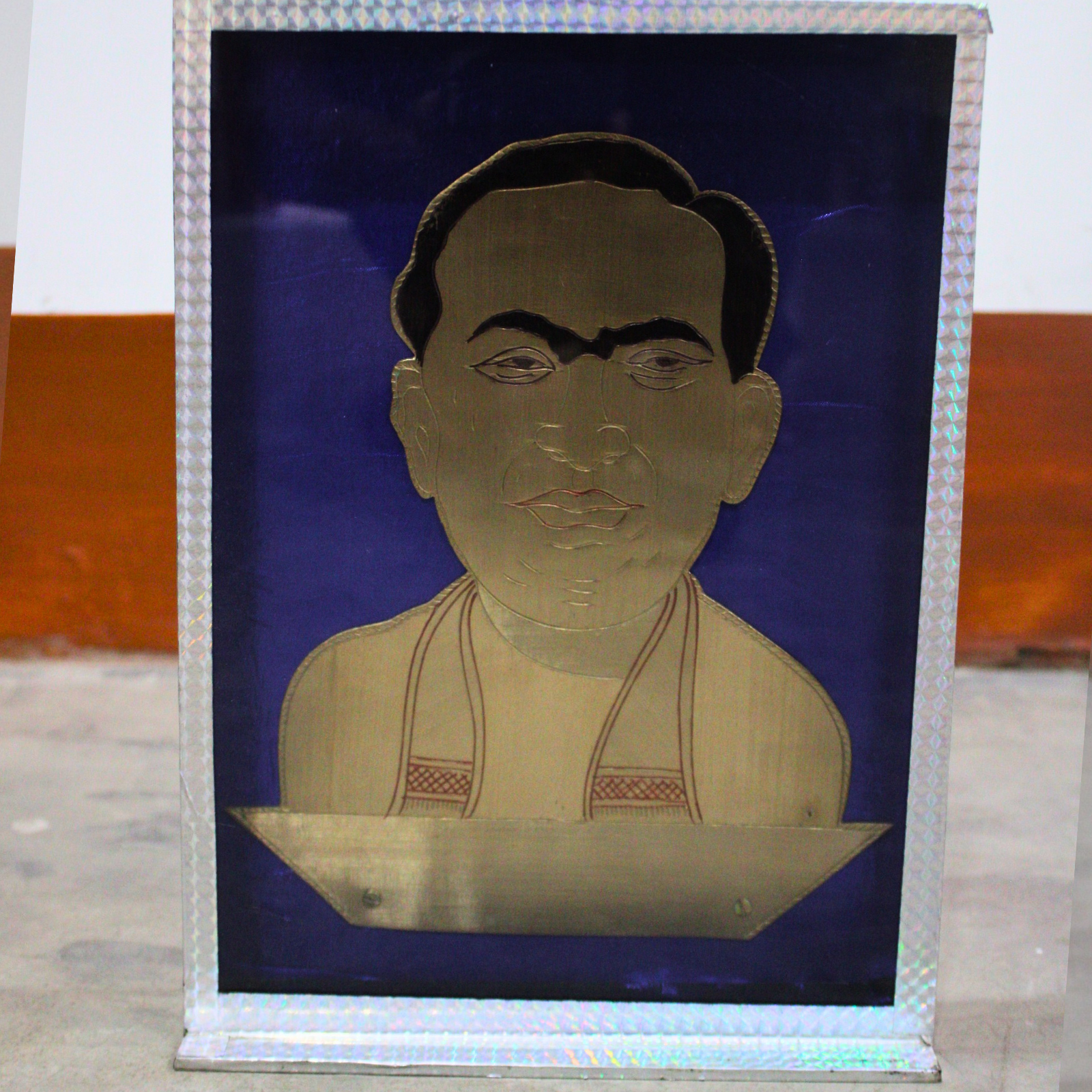 Custom Brass/Bronze Metal Face Engraving – Personalized Metal Wall Art for Living Room Décor